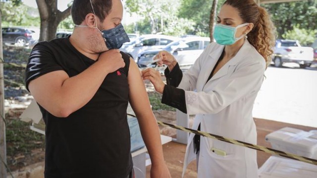 SES libera agendamento vacinação contra Covid-19 para quem tem 49 anos