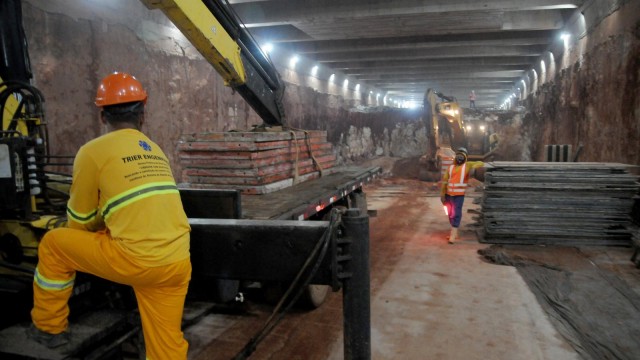 Túnel começa a tomar forma e terá via de 1,2 km em concreto