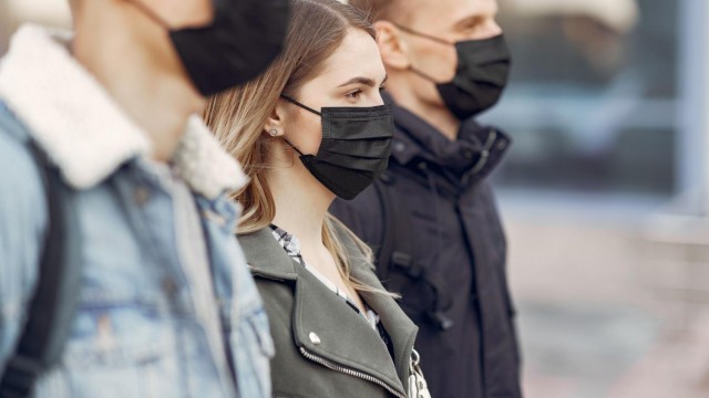 Ibaneis anuncia fim do uso de máscara em locais abertos no DF