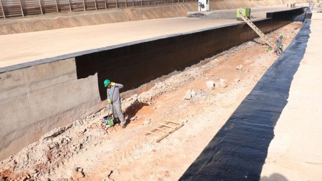 Concretagem do piso do Túnel de Taguatinga avança e já chega a quase 50%
