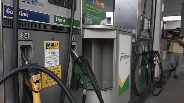 Petrobras anuncia redução do preço do litro de gasolina em R$ 0,25 nesta sexta (01)