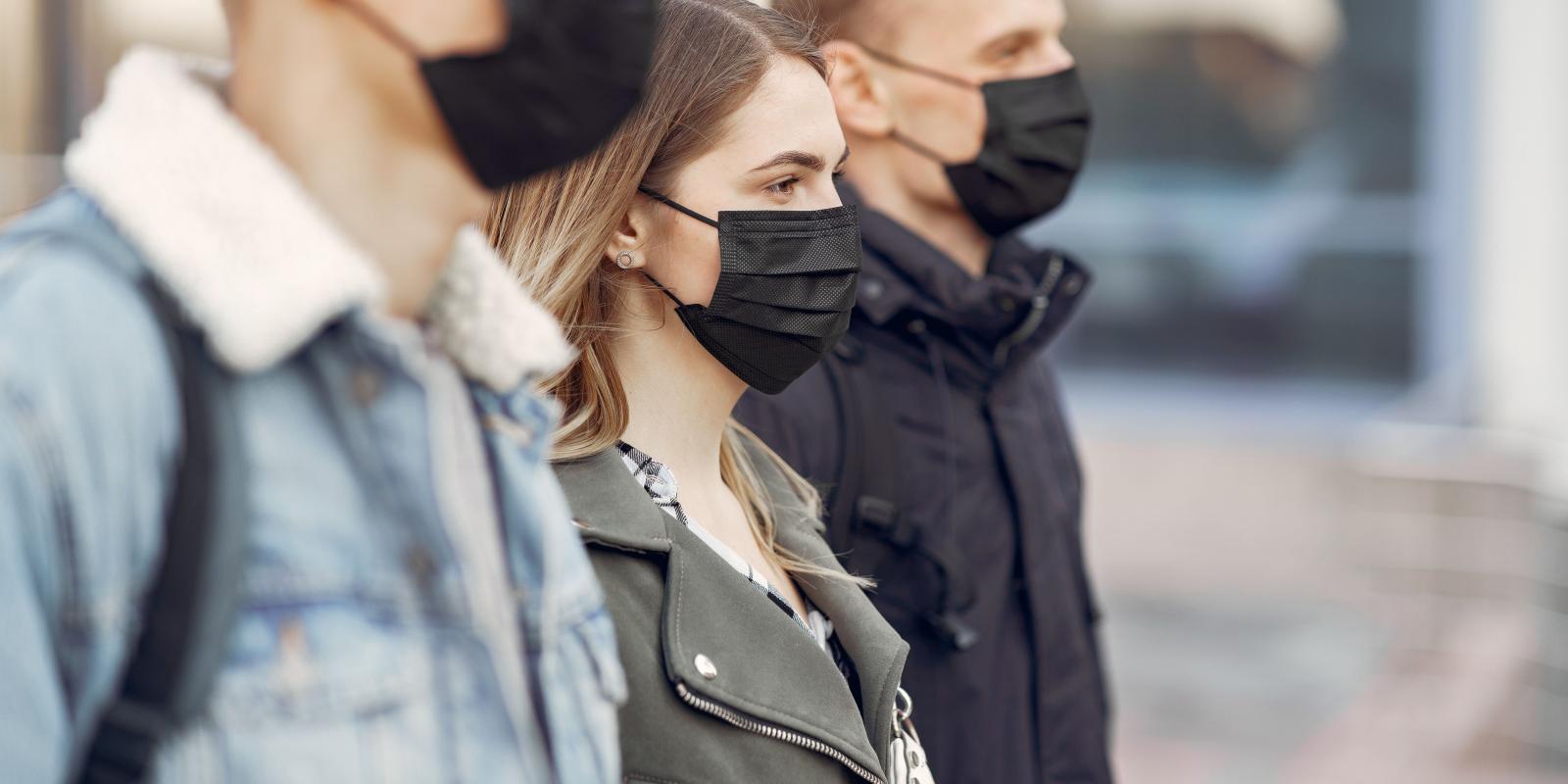 Ibaneis anuncia fim do uso de máscara em locais abertos no DF