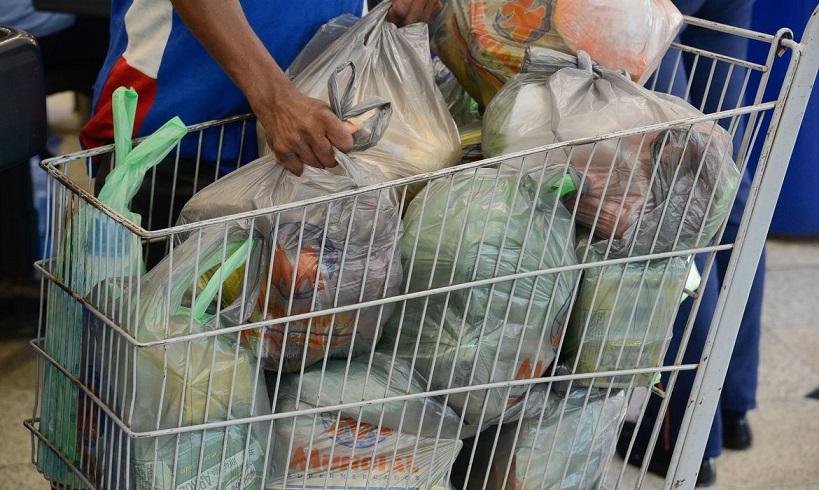 Sacolas plásticas no DF: governo divulga regras de fiscalização; confira