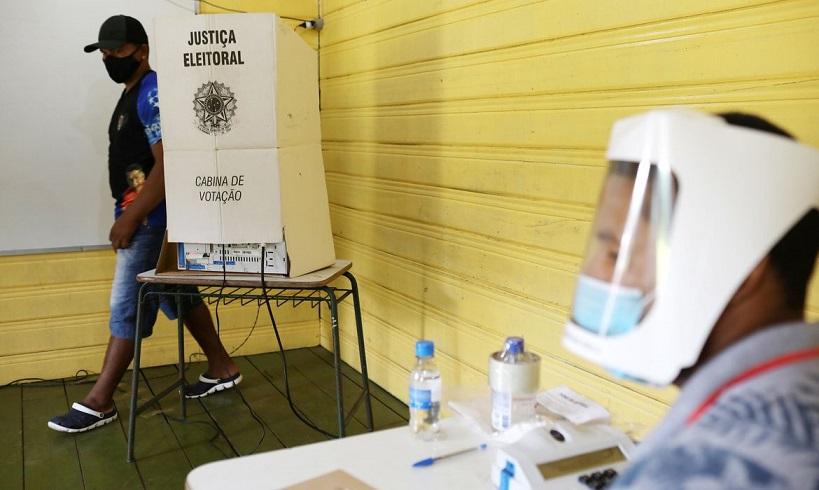 “Eleitor deve entregar celular, mesmo desligado, na cabine de votação”, diz TSE