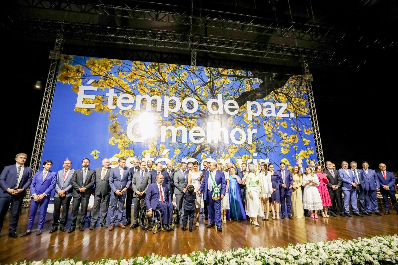 Secretários tomam posse no centro de convenções