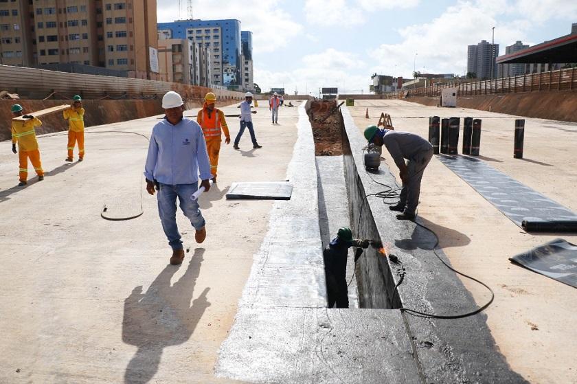 Concretagem do piso do Túnel de Taguatinga avança e já chega a quase 50%